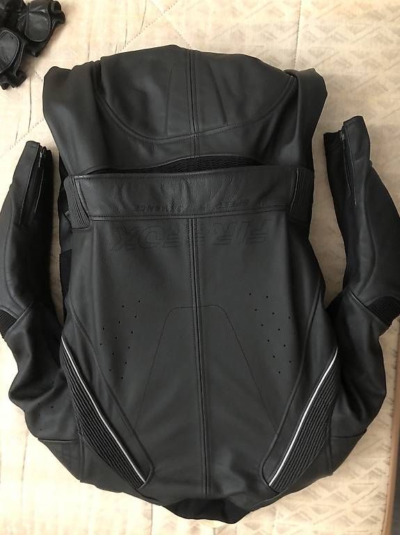 Completi & Tailleur: Tuta moto num 40 – Usato da Cresciano venduto da KLG-08 3