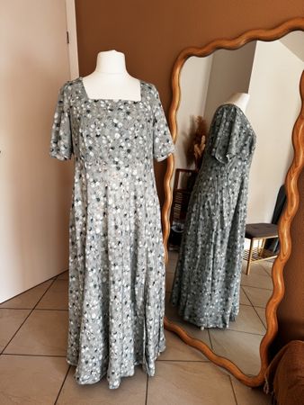 Sommerliches Maxikleid mit Ästenmuster hellgrün-türkis