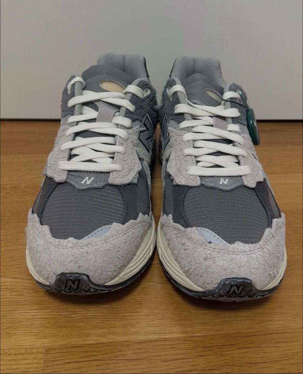 New Balance Scarpe da uomo: New Balance 2002R Protection Pack "Rain Cloud" – Usato da Basel venduto da Kevinbuckcards 1