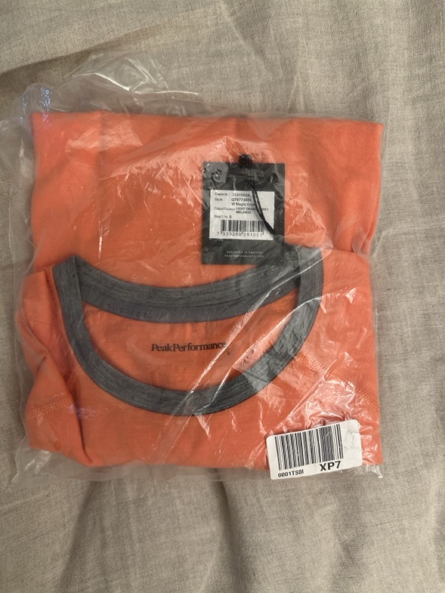 Peak Performance Camicette: New Peak Performance Orange baselayer top Size S – Nuovo (secondo la descrizione) da Zürich venduto da Sporty77