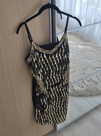 Kleid mit Pailletten 