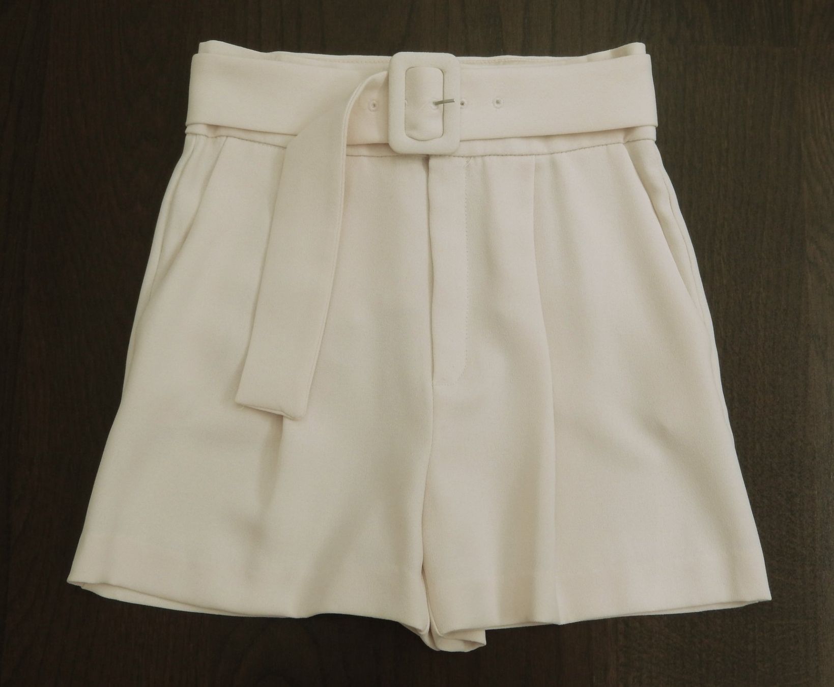 Mango Pantalons: MANGO Shorts mit Gurt Gr. XS – D'occasion à Tuggen par vivira 3