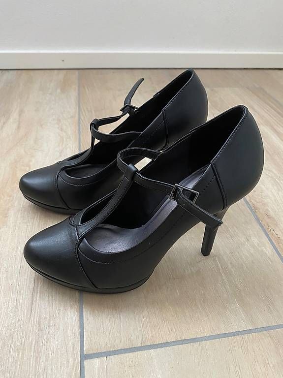 Graceland Damenschuhe: schwarze Riemchen Pumps Graceland Gr. 38 – Gebraucht aus Hausen AG von corinne_g