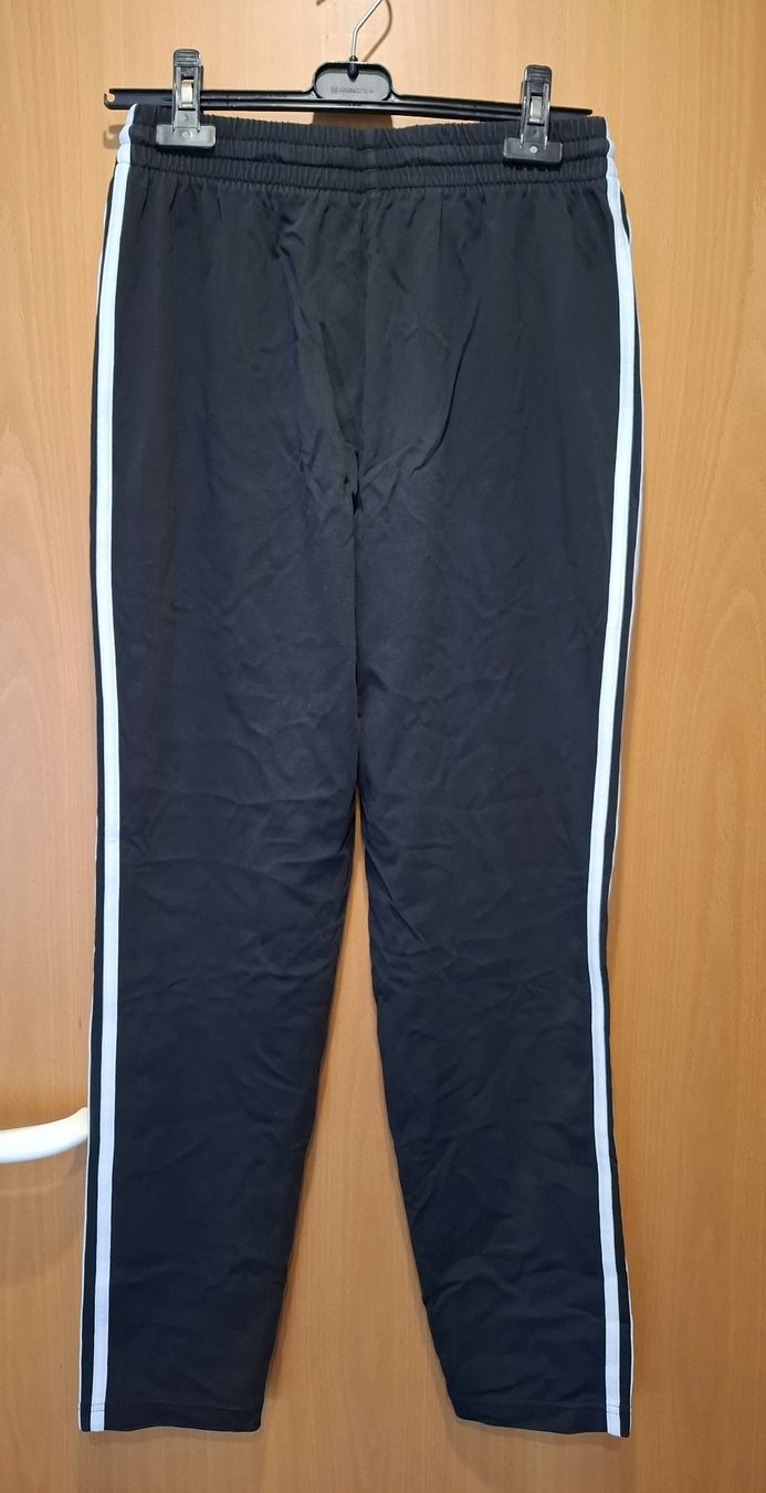 Adidas Pantalons: Adidas Jogginghose Gr. M – D'occasion à Balzers par mackfose 1