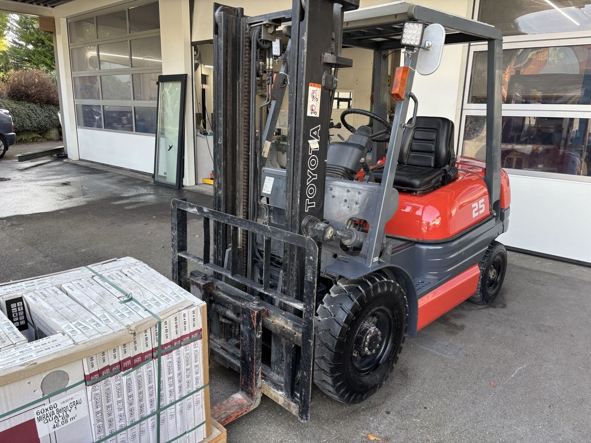 Toyota Carrelli elevatori e a forche: Stapler Toyota – Usato da Eschenbach SG venduto da Vili8 2