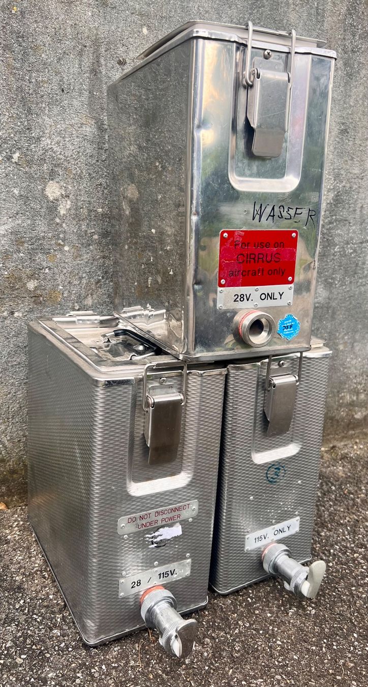 Contenitori edile: Airline Hot Liquid Container - 3 Stück – Usato da Ostermundigen venduto da airline-trolley 1