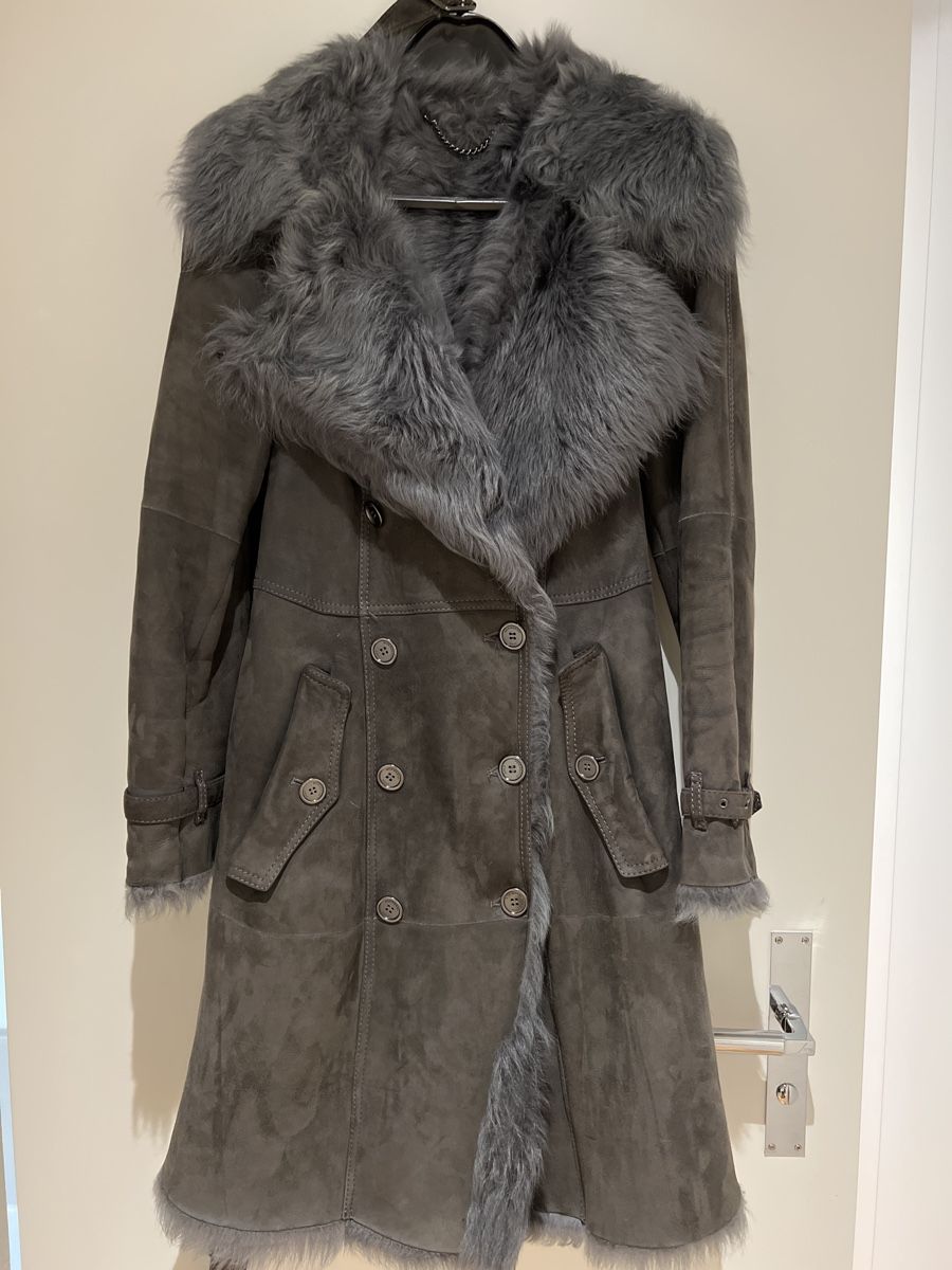 Burberry Cappotti: Burberry Lammfellmantel, grau, Gr 38 – Usato da schaan venduto da Ak9jg8