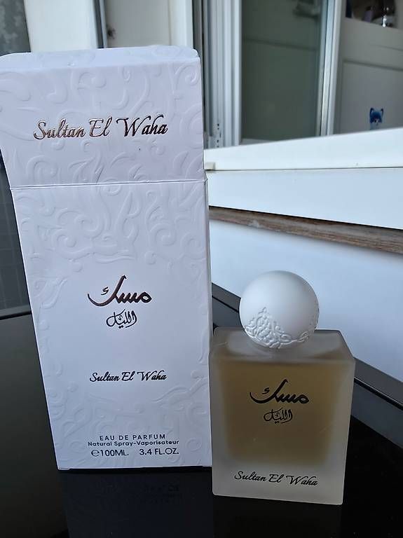 Profumi & Eau de Toilette: Eau de parfum 100ML – Nuovo e nell'imballaggio originale da Neuchâtel venduto da monie1972