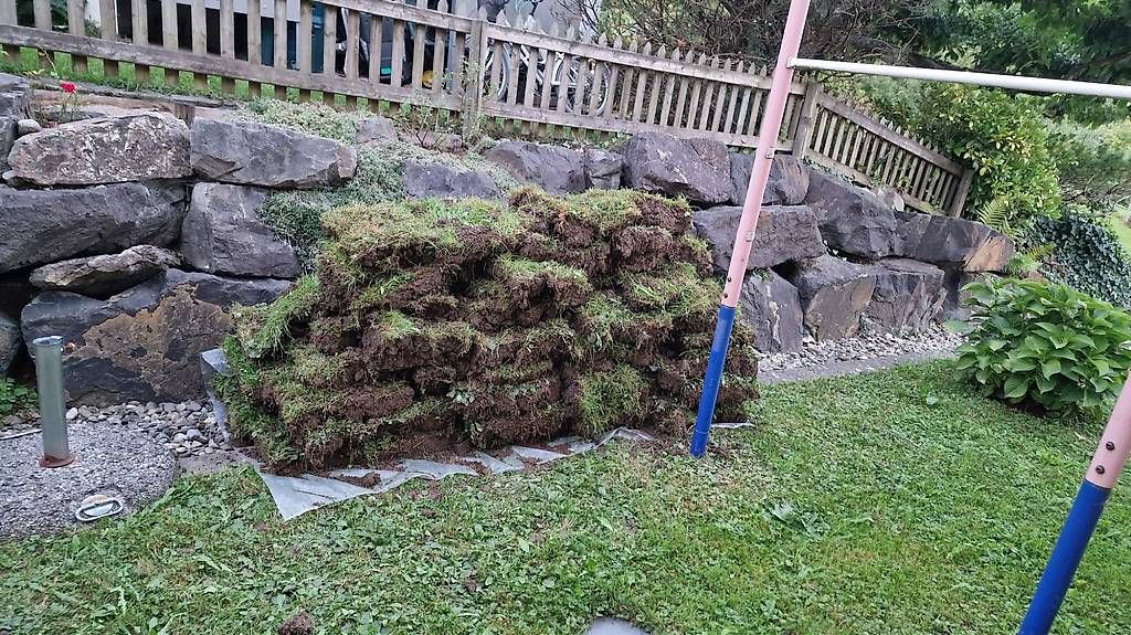 Pietre & tegole: 9 m2 Rasenziegel – Usato da Altstätten SG venduto da Paddy071