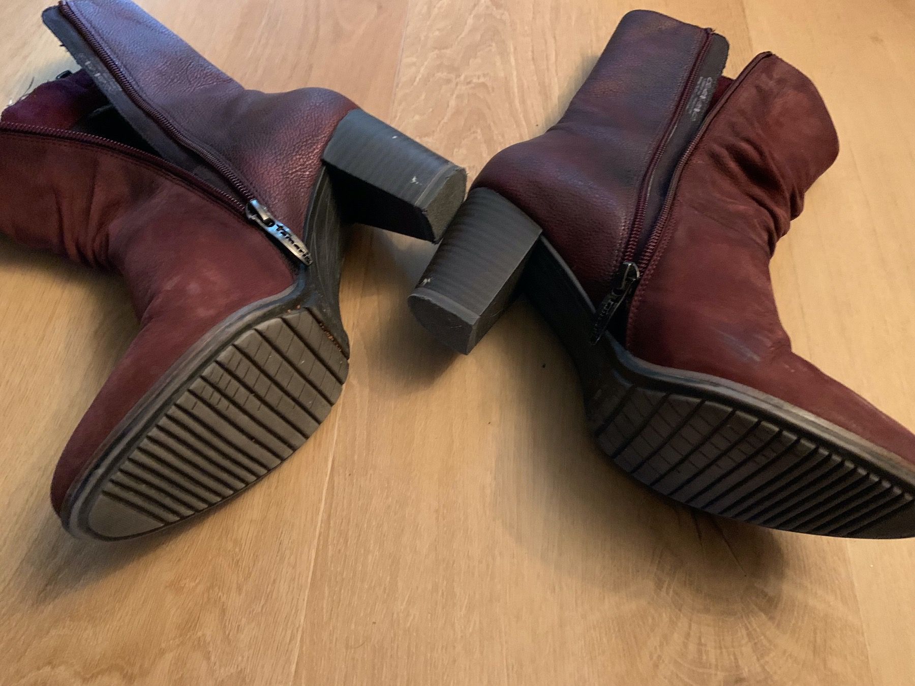 Tamaris Scarpe da donna: Stiefelette aus Leder, weinrot – Usato da Meilen venduto da Flockenwirbel 3