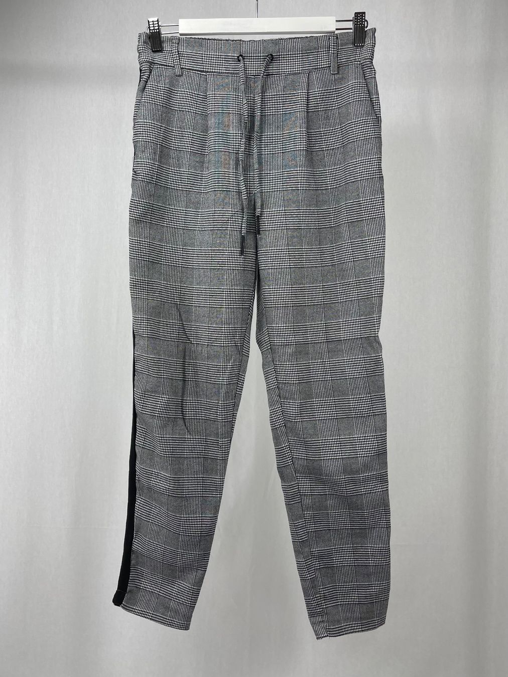 Only Pantaloni: Hose - Stoffhose - ONLY – Nuovo (secondo la descrizione) da Romanshorn venduto da MAFLOMAS