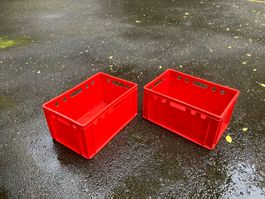 2 stabile Kisten aus Kunststoff, H: 30, B: 60, T: 40 cm