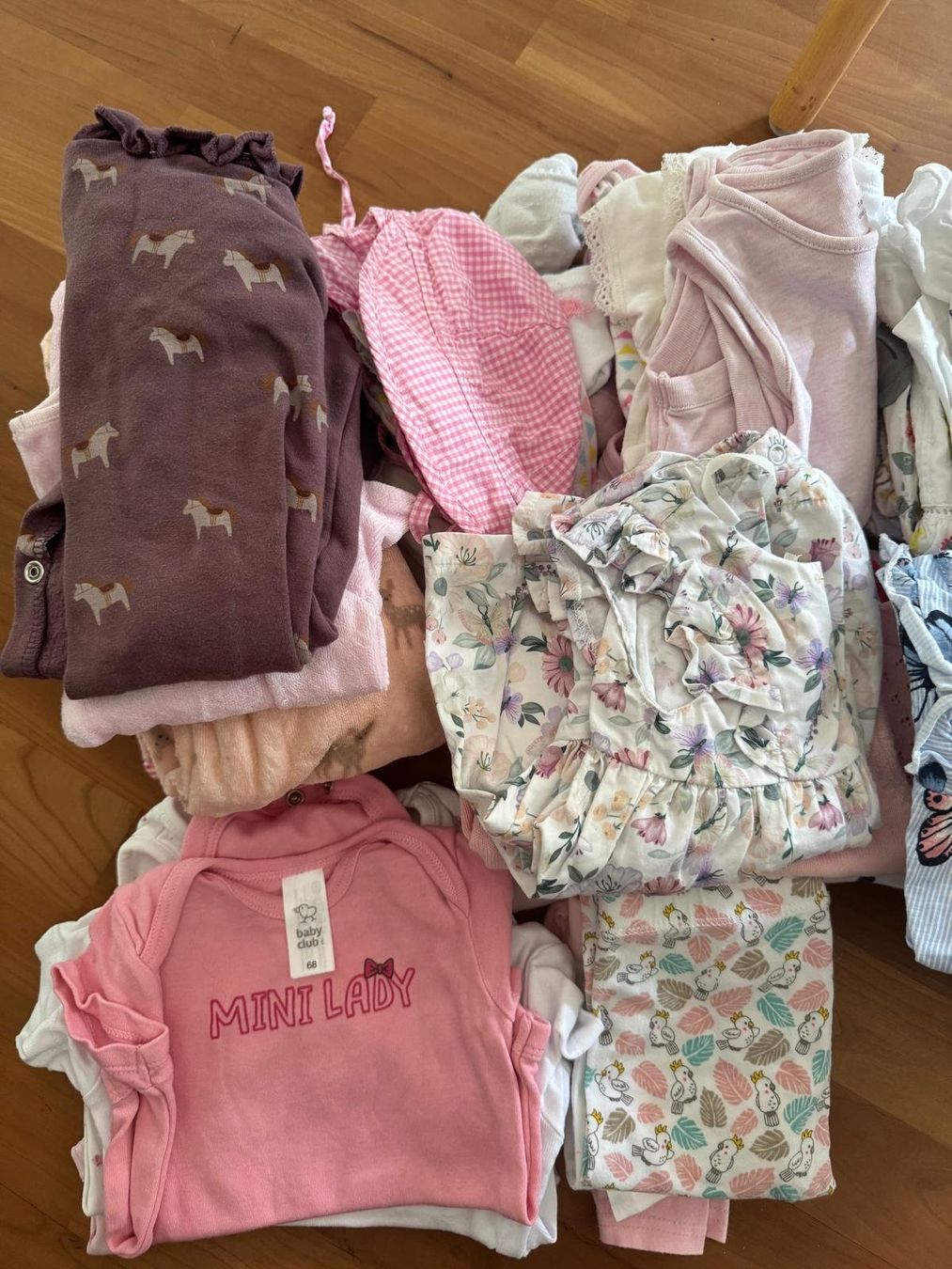 Lotti & Set di vestiti: Kleiderpaket Mädchen Grösse 62 – Usato da Hinwil venduto da Bbudget 1