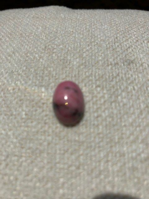 Minerali & Pietre curative: Rhodonite rose, bombée, polie – Usato da Colombier VD venduto da DENYSE01