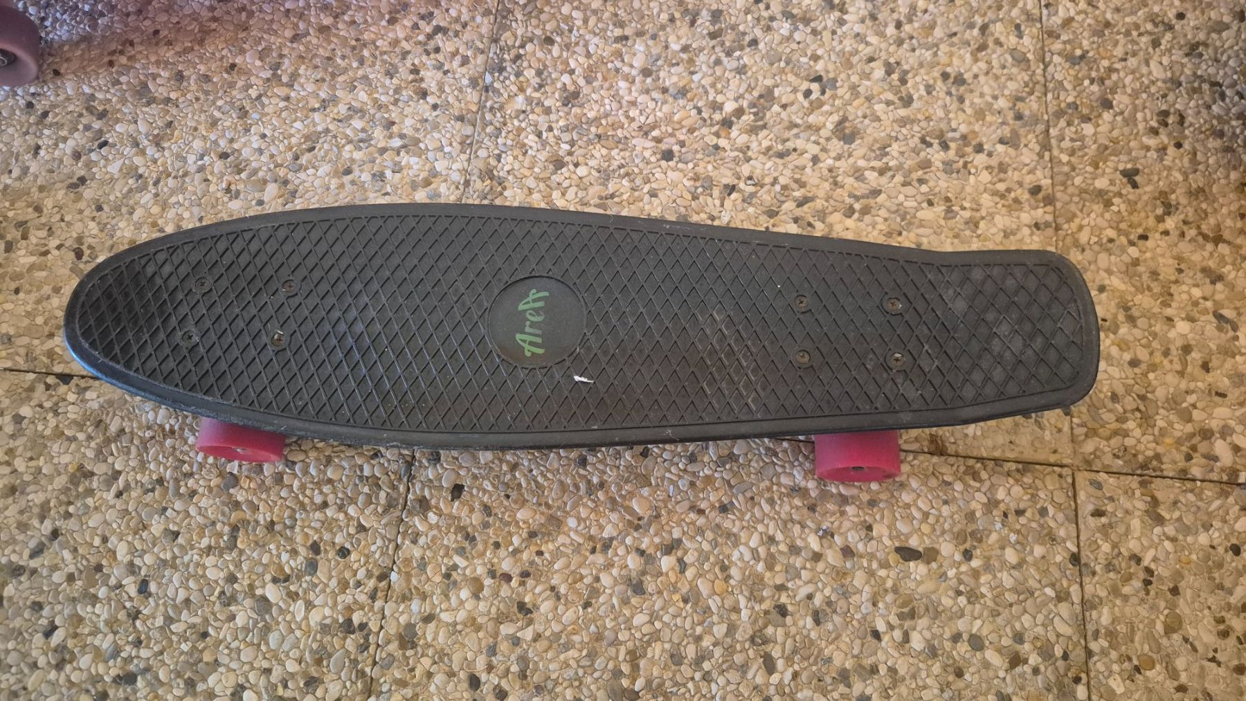 Skateboards: Area Cruiser Skateboard noir avec roues rouges – Usato da Prangins venduto da ale_x9wx