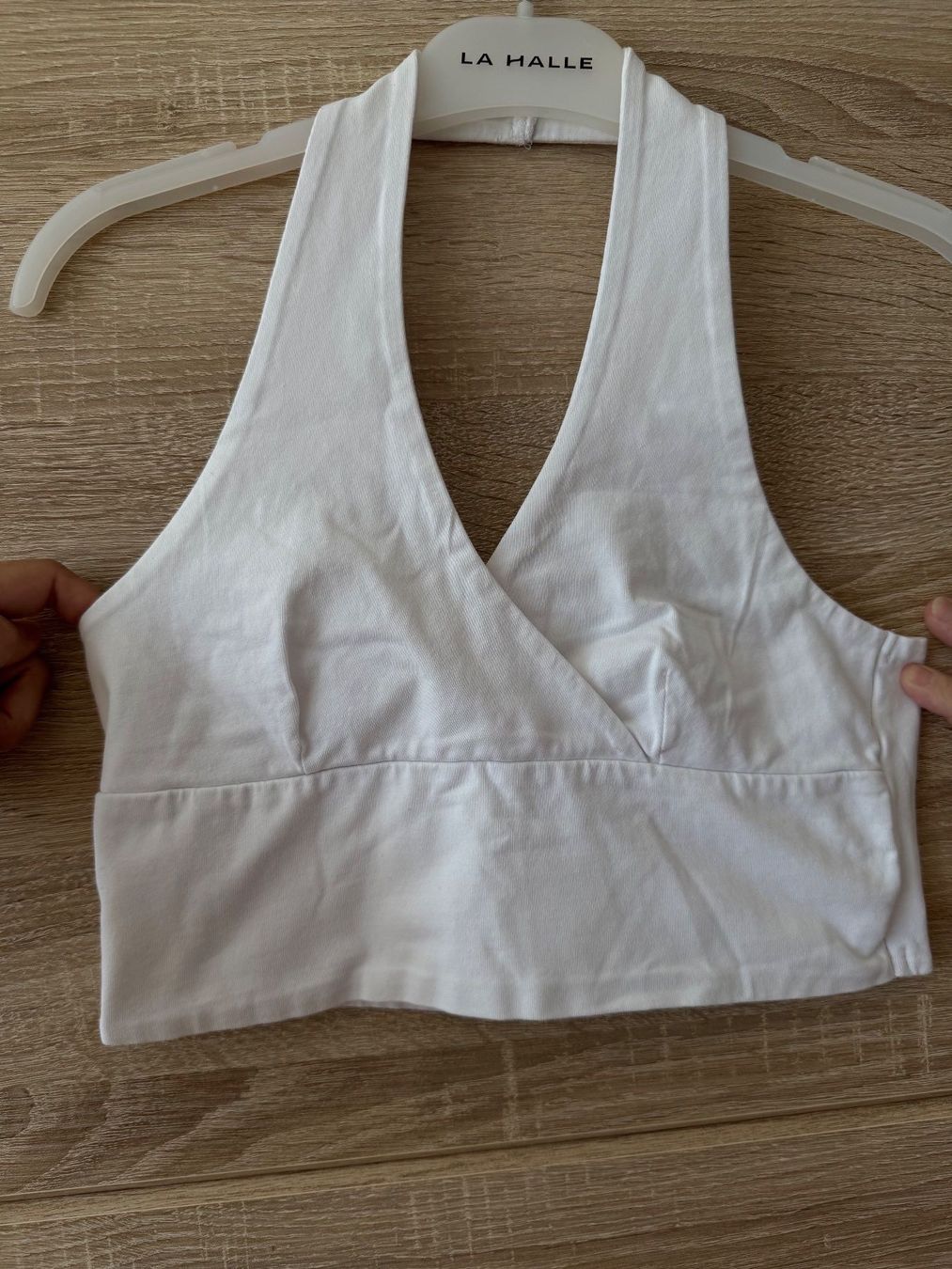 Top: Crop top blanc tendance – Usato da Montreux venduto da Izapechee