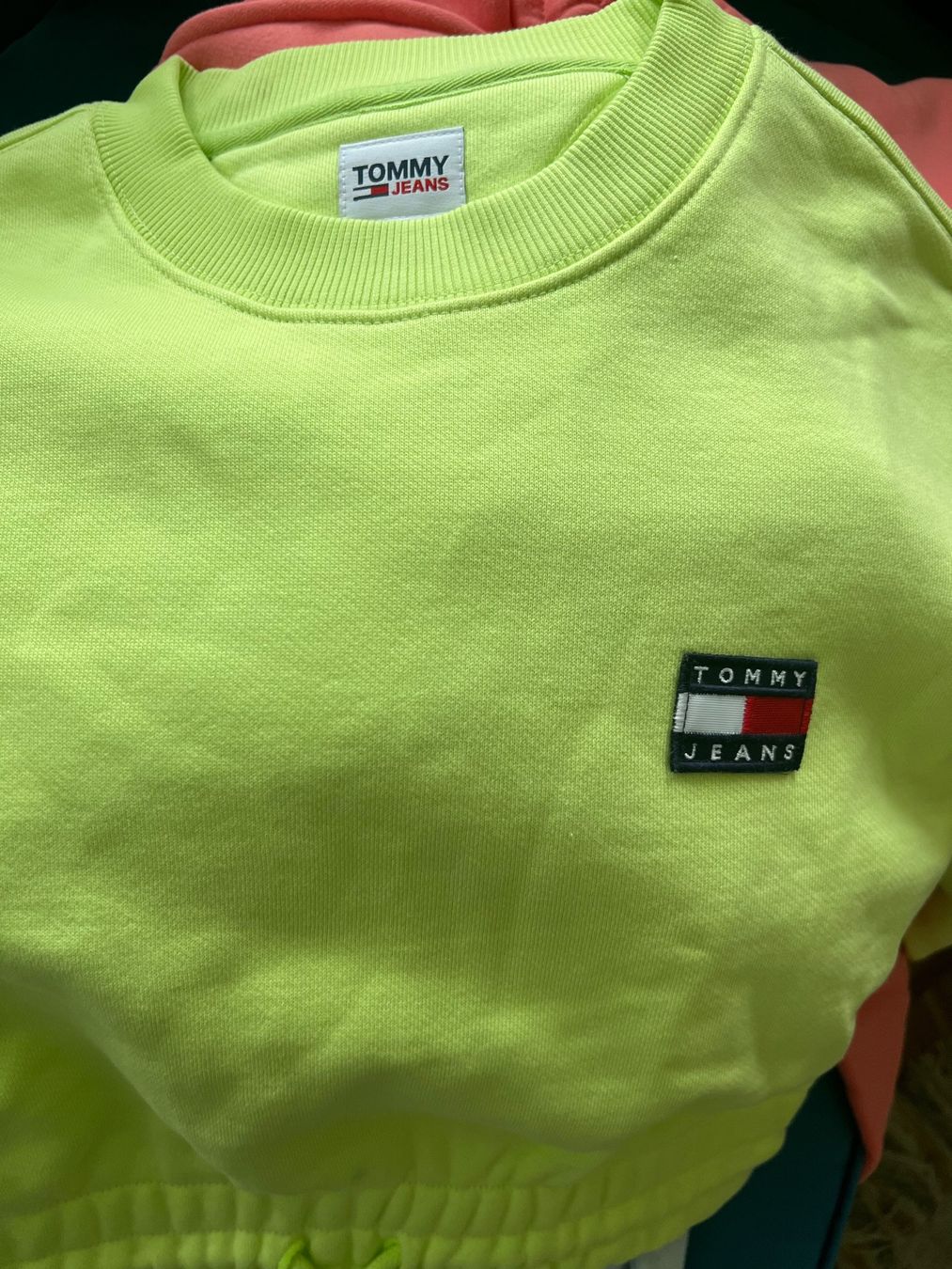 Tommy Hilfiger T-Shirts: Tommy Jeans cropped Sweatshirt / Grösse L – Neu (gemäss Beschreibung) aus Effretikon von YaMn 6