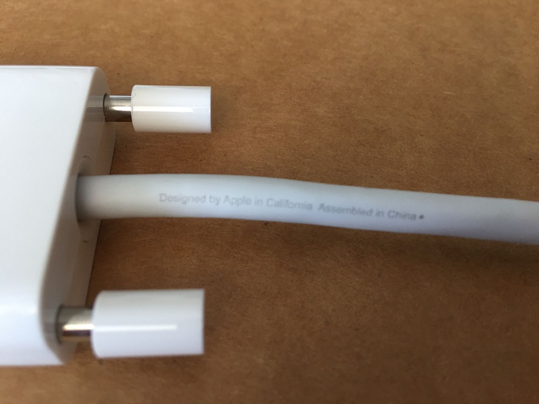 Apple Unità & Adattatore: Apple Adapter DVI - VGA – Nuovo (secondo la descrizione) da Kilchberg ZH venduto da mishka_69 3