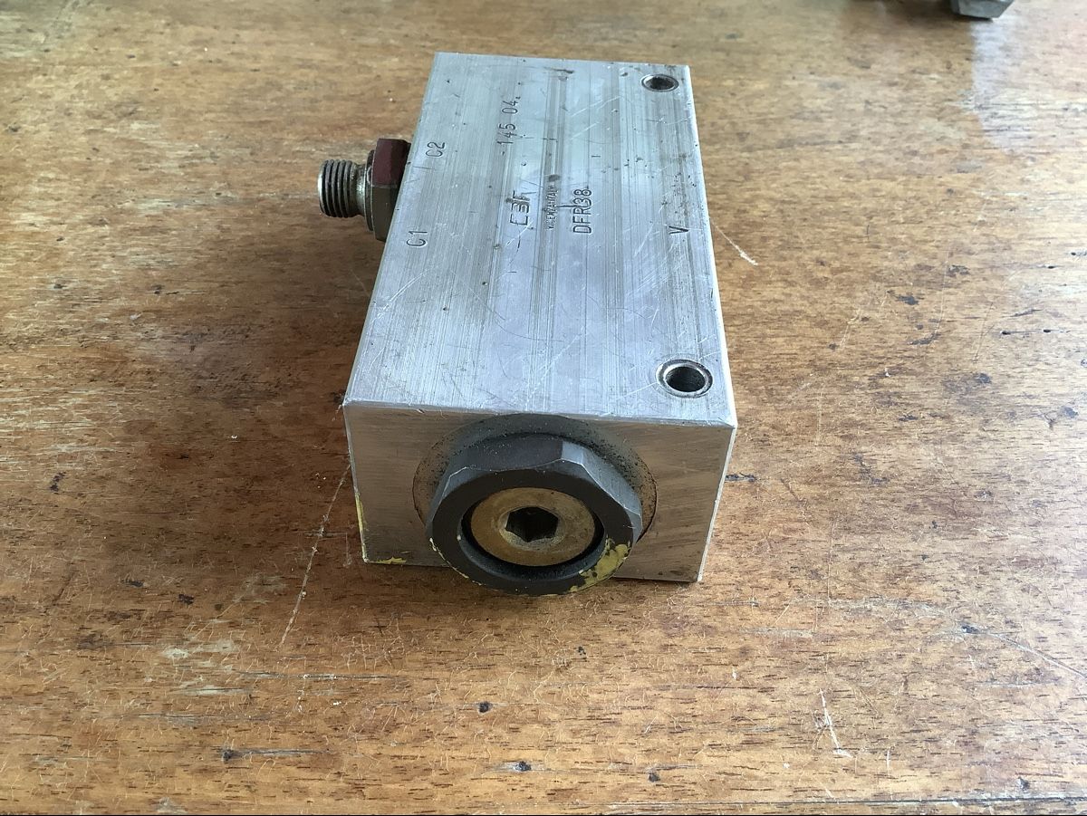Trattori:  hydraulischer Durchflussteiler  Diviseur de débit  – Usato da charrat venduto da DBblue4 2