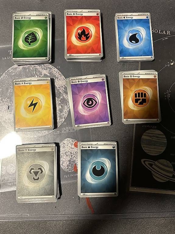 Carte collezionabili: 250 Pokémon Basic Energy Karten – Usato da Flüeli-Ranft venduto da eli_21