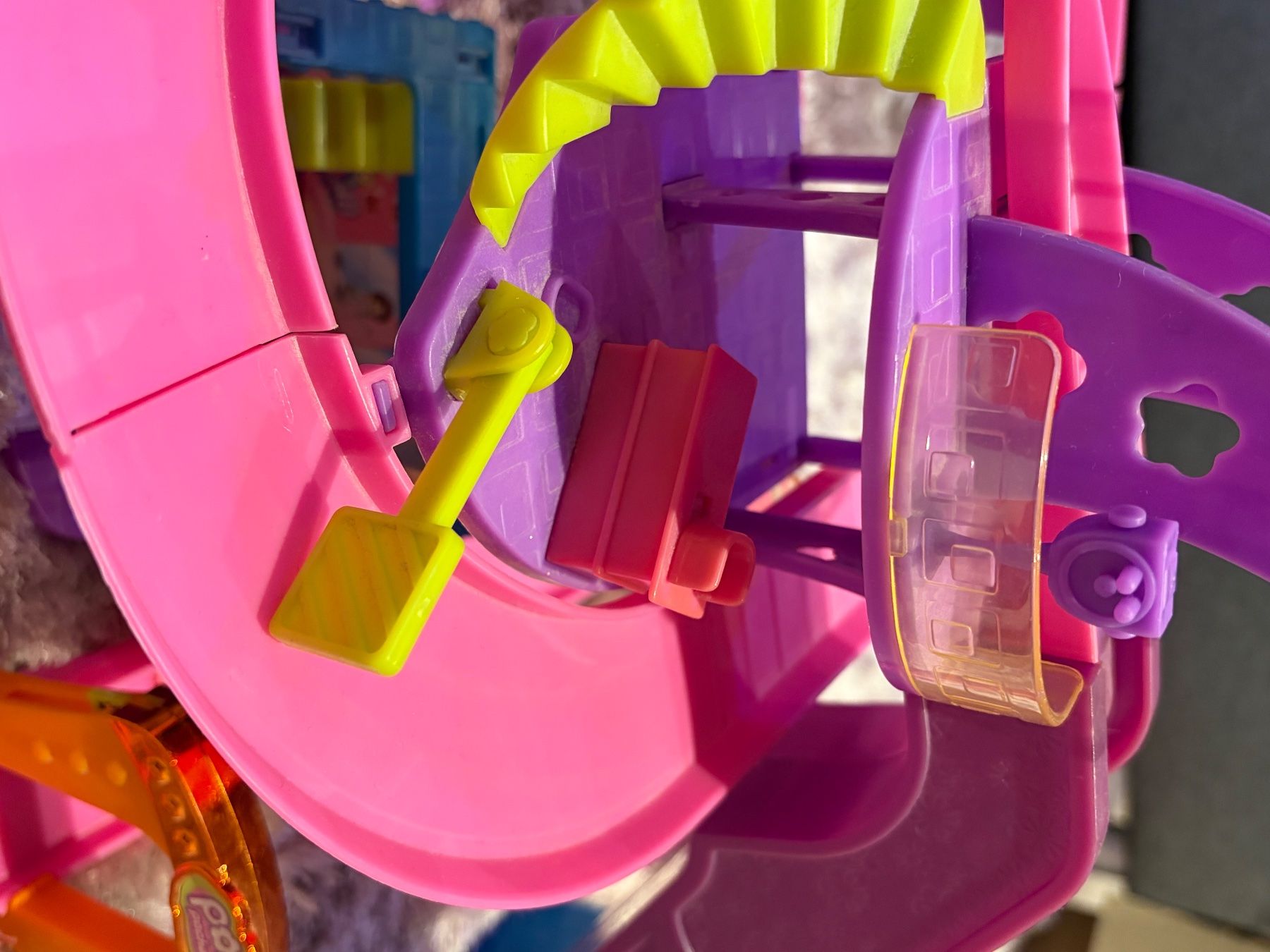 Polly Pocket Giocattoli: Polly Pocket Rennbahn – Difettoso da Wölflinswil venduto da Crow 5