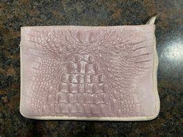 Pochette rose style serpent