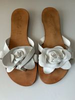 Sandales tongue plates décoration fleur cuir blanc taille 40