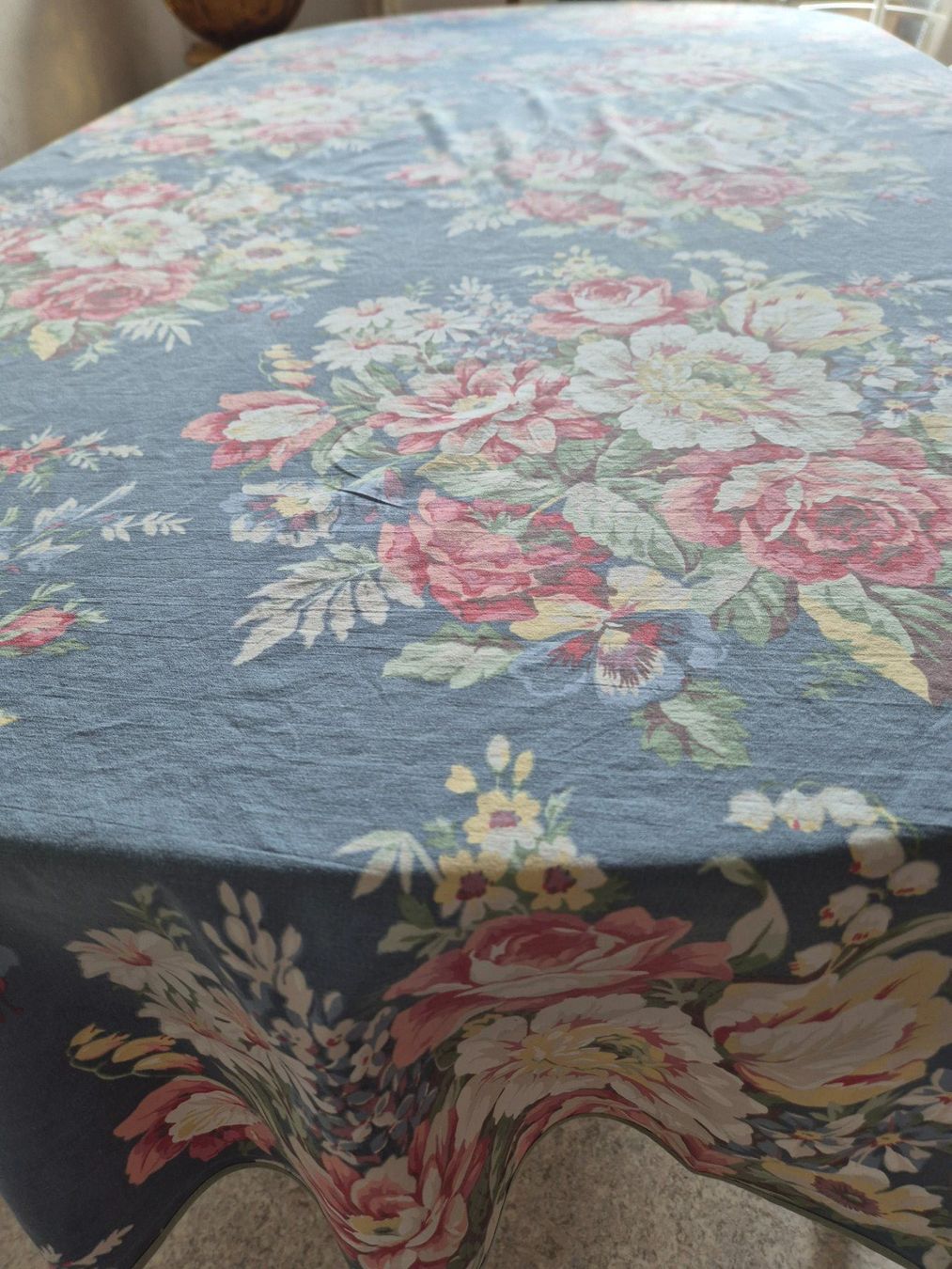 Altra biancheria da tavola: Vintage Tischdecke mit Blumenmuster, oval – Usato da Bern venduto da aronari 6