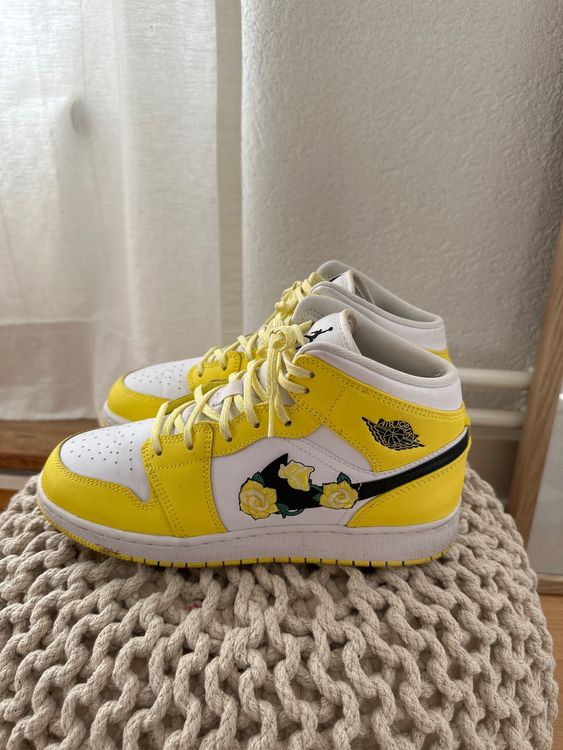 Aj1 dynamic outlet yellow