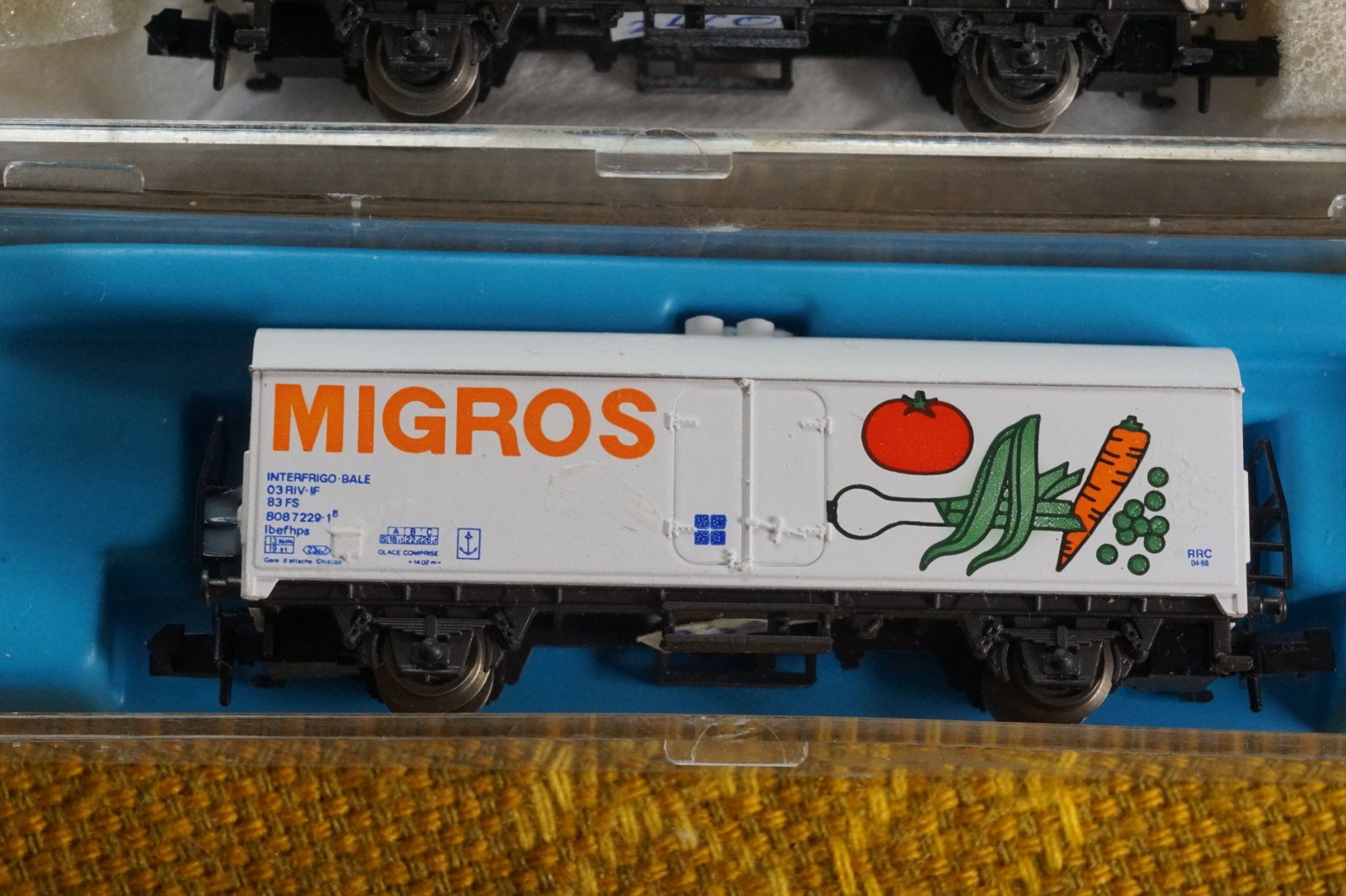 Modellini di ferrovie: 2 Stk. Güterwagen Migros Spur N – Usato da Gränichen venduto da iknow 3