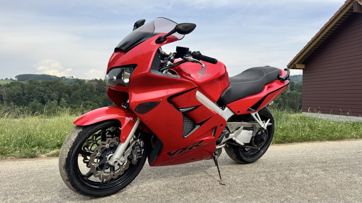 Honda Strasse: Honda VFR 800 Fi – Gebraucht aus Cheyres von JBLcharly 1