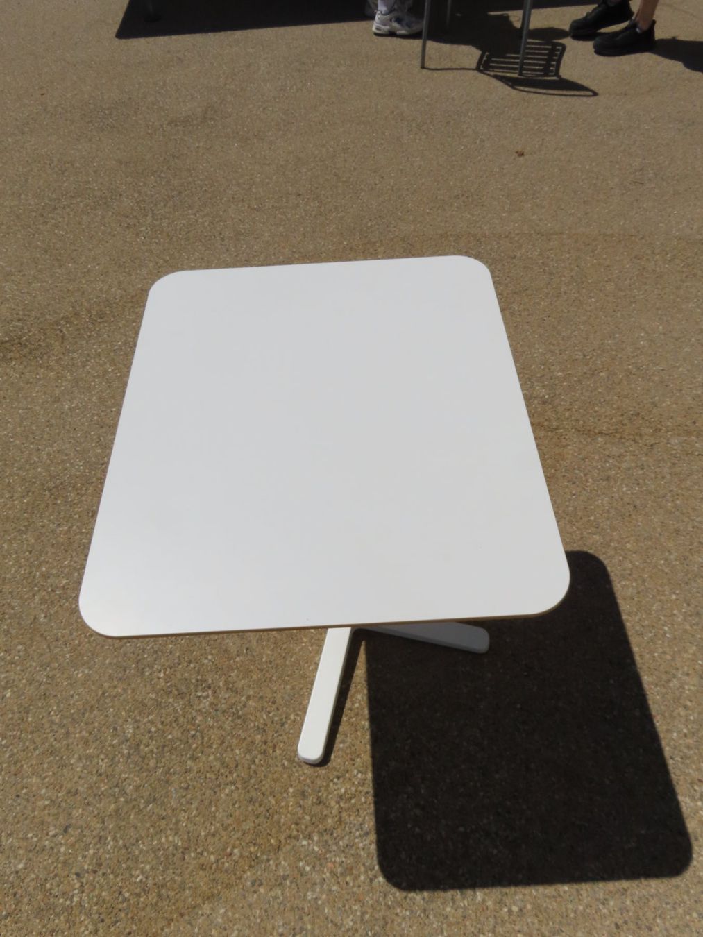Ikea Tables: Ikea Billsta Tisch  weiss – D'occasion à Reinach BL par WBZ-Flohmarkt 4