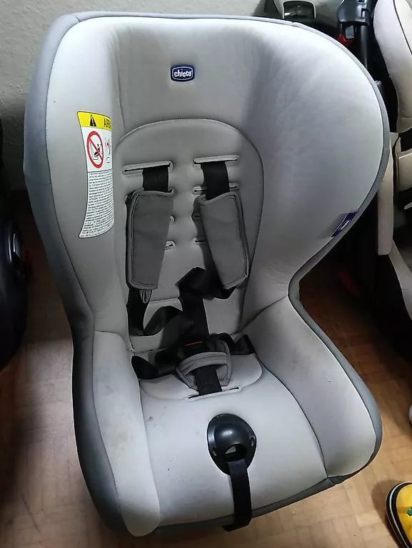 Seggiolini per auto: Siège bébé Chicco – Usato da Neuchâtel venduto da karibo630