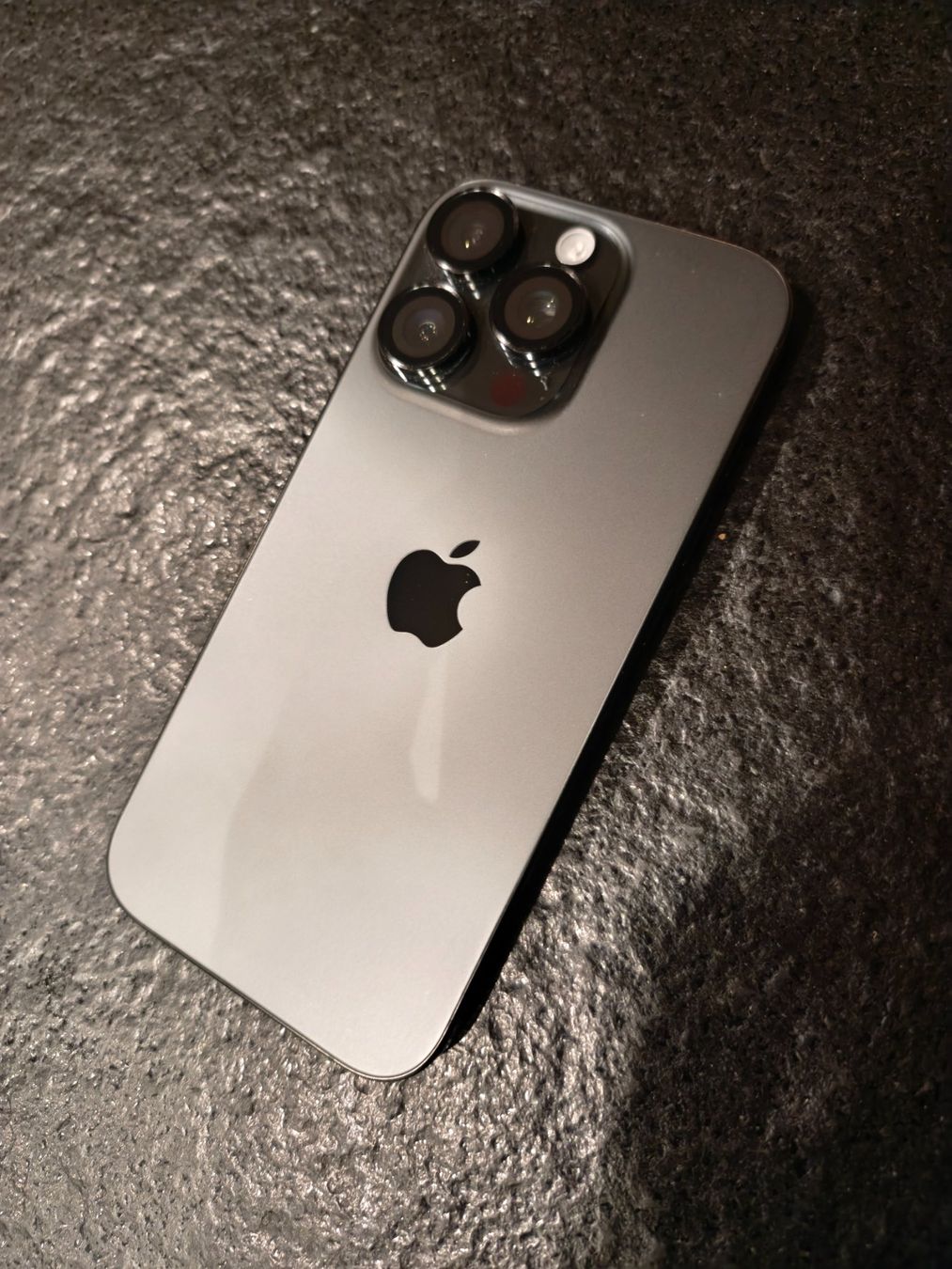 Apple Telefoni cellulari / Smartphones: iPhone 16 Pro 512Gb – Usato da Chavannes-des-bois venduto da flo_28ky