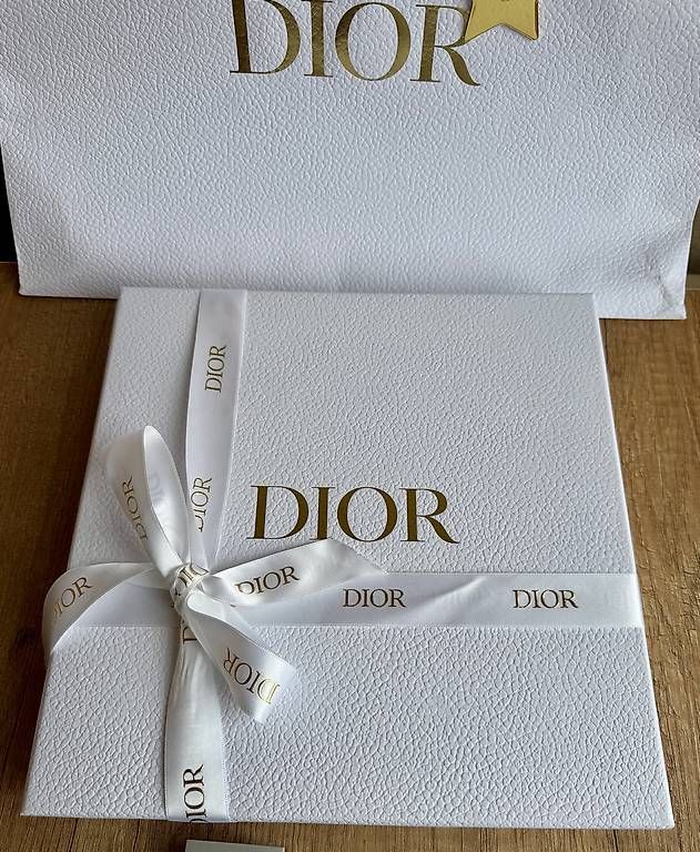 Gesichtspflege: Dior Luxus-Geschenkbox und Set – Neu und originalverpackt aus Emmetten von kel_982x 1