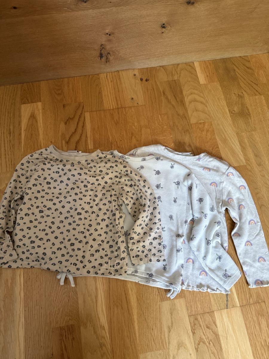 Maglioni & Felpe: Mädchen Pullover 3er Set Grösse 98/104 – Usato da Ottikon venduto da Domito