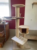 Kratzbaum aus Holz mit Liegeplatz gebraucht guter Zustand