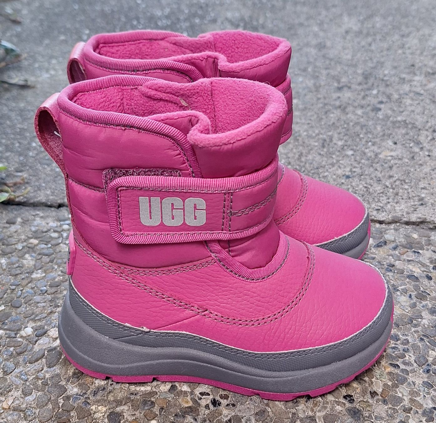 Ugg Schuhe für Mädchen: Neue UGG Winterstiefel Gr. 22 – Neu und originalverpackt aus Bern von Hope10 1