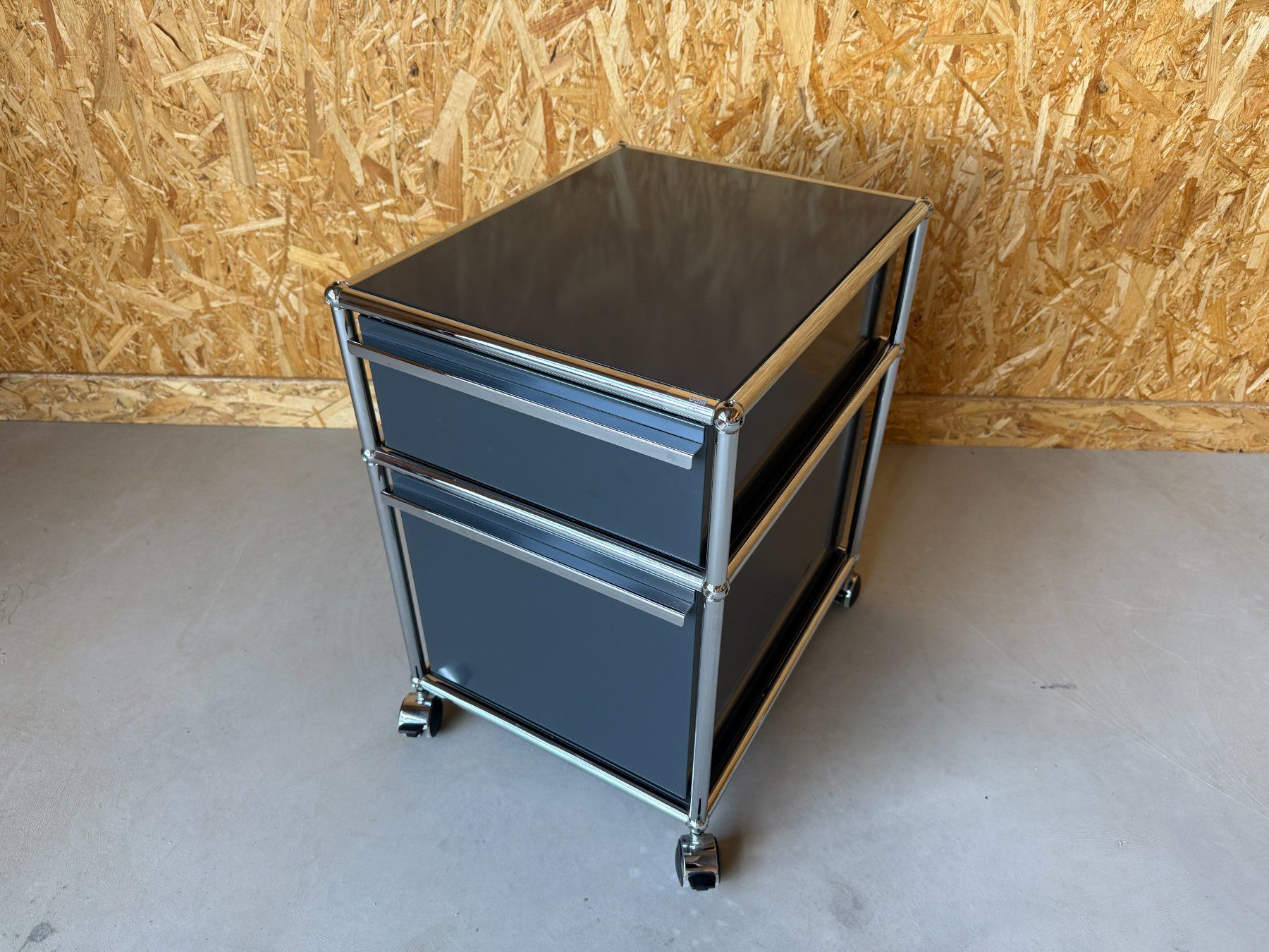 USM Korpus: USM Haller Rollcontainer / Bürocontainer Anthrazitgrau – Gebraucht aus Ramsen von Studio82 1