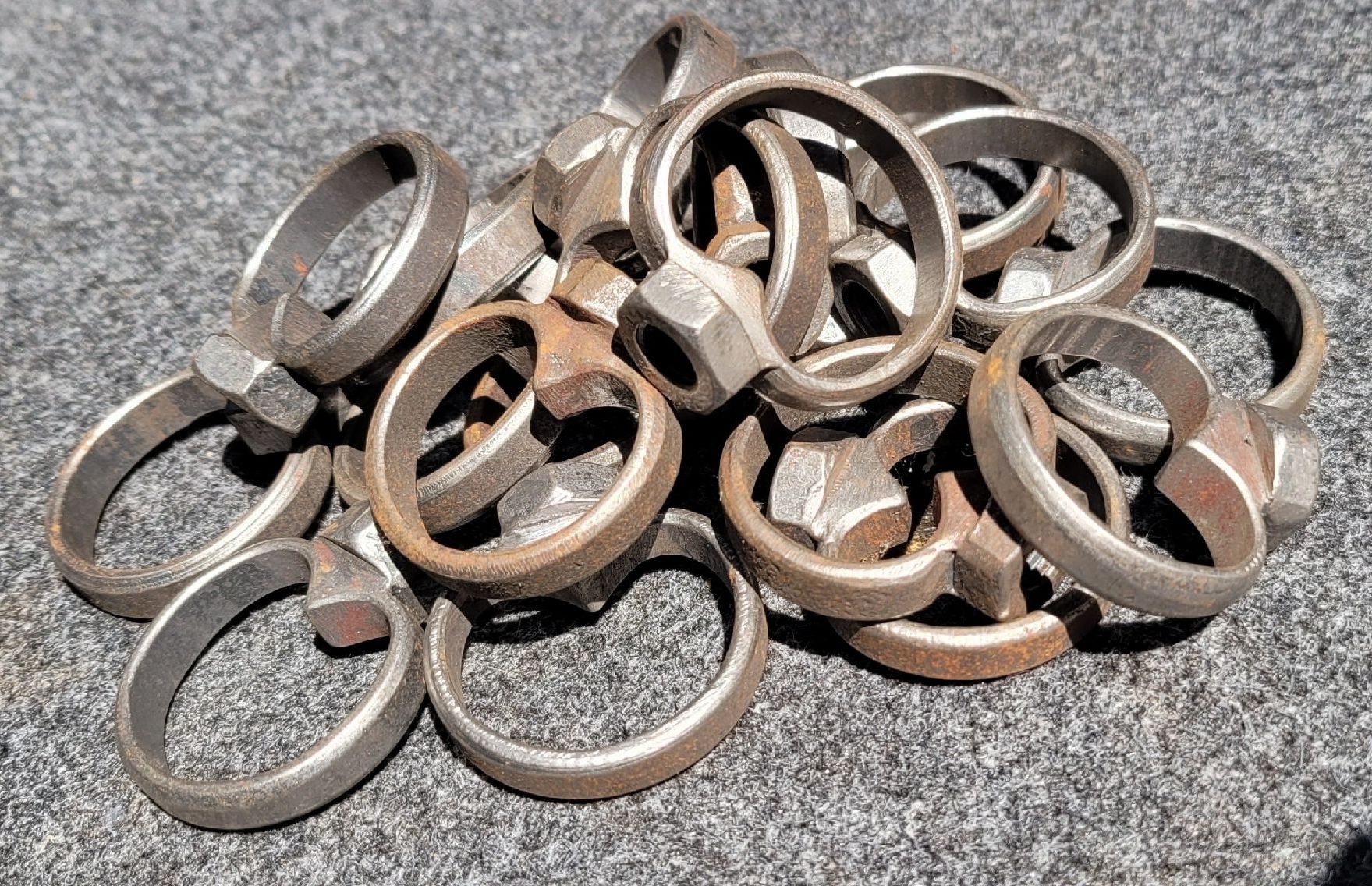 Chiavi: Schlüssel - Ring Möbelgriffe Reite Ringmutter M10 . – Nuovo (secondo la descrizione) da Emmenbrücke venduto da yanndrechsler
