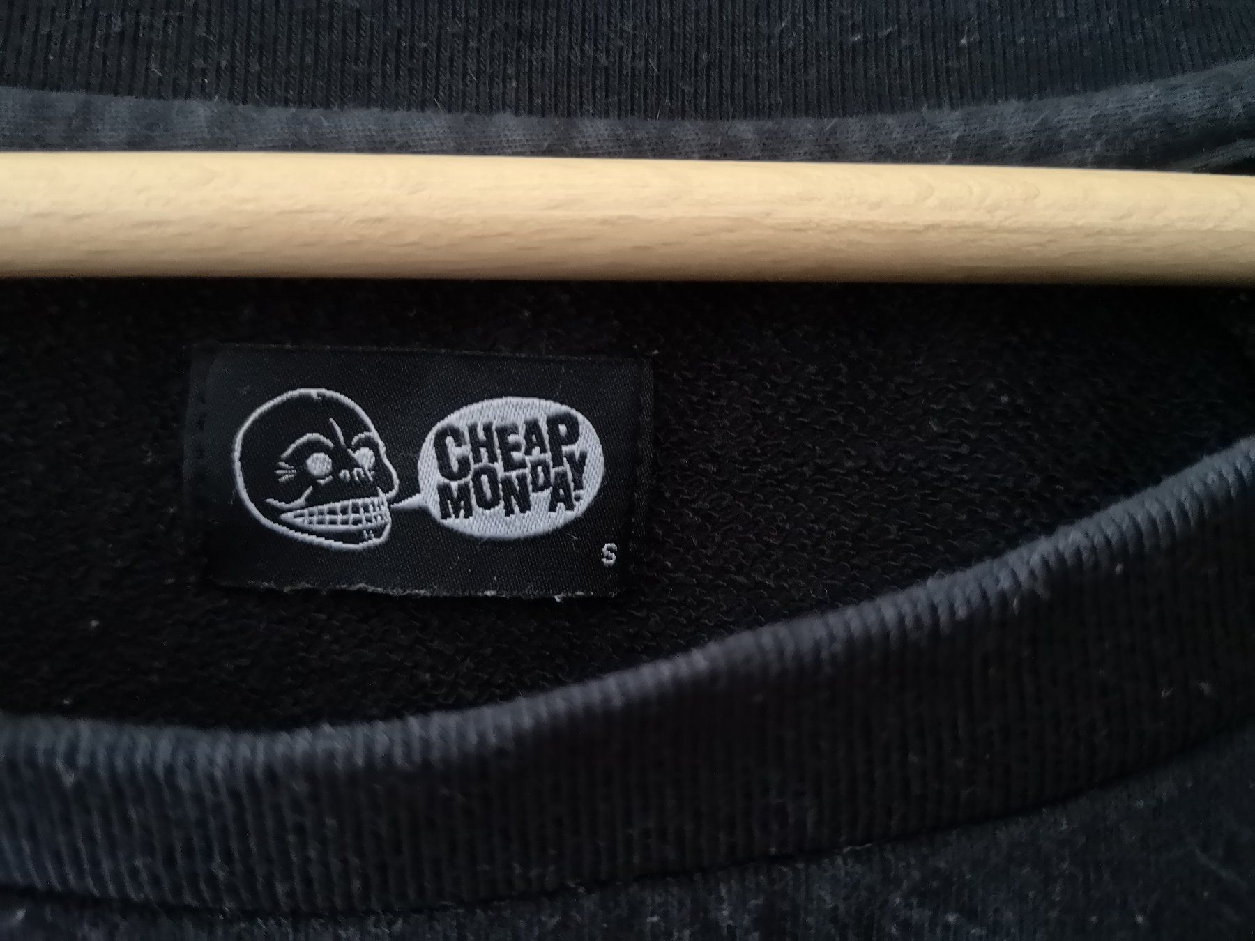 Maglioni & Felpe: CHEAP MONDAY schlichter Pulli Gr. S schwarz – Usato da Münsingen venduto da Nik_und_Kat 2