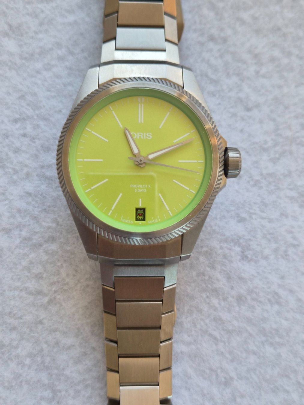 Oris Uhren: Oris ProPilot X Kermit Edition – Neu und originalverpackt aus Chabrey von Horology 1