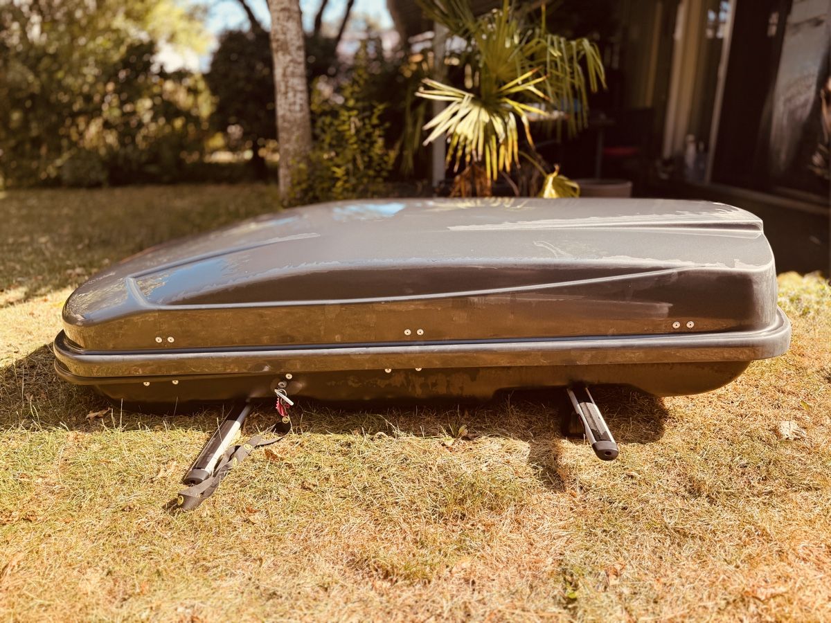 Dachboxen: Dachbox dunkelgrau gebraucht mit Befestigungsmaterial – Gebraucht aus Thörishaus von Ceffyl