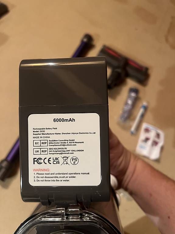 Aspirapolveri & Accessori: Dyson V6 Blanc complet, batterie neuve – Usato da La Corbaz venduto da Fred666 1