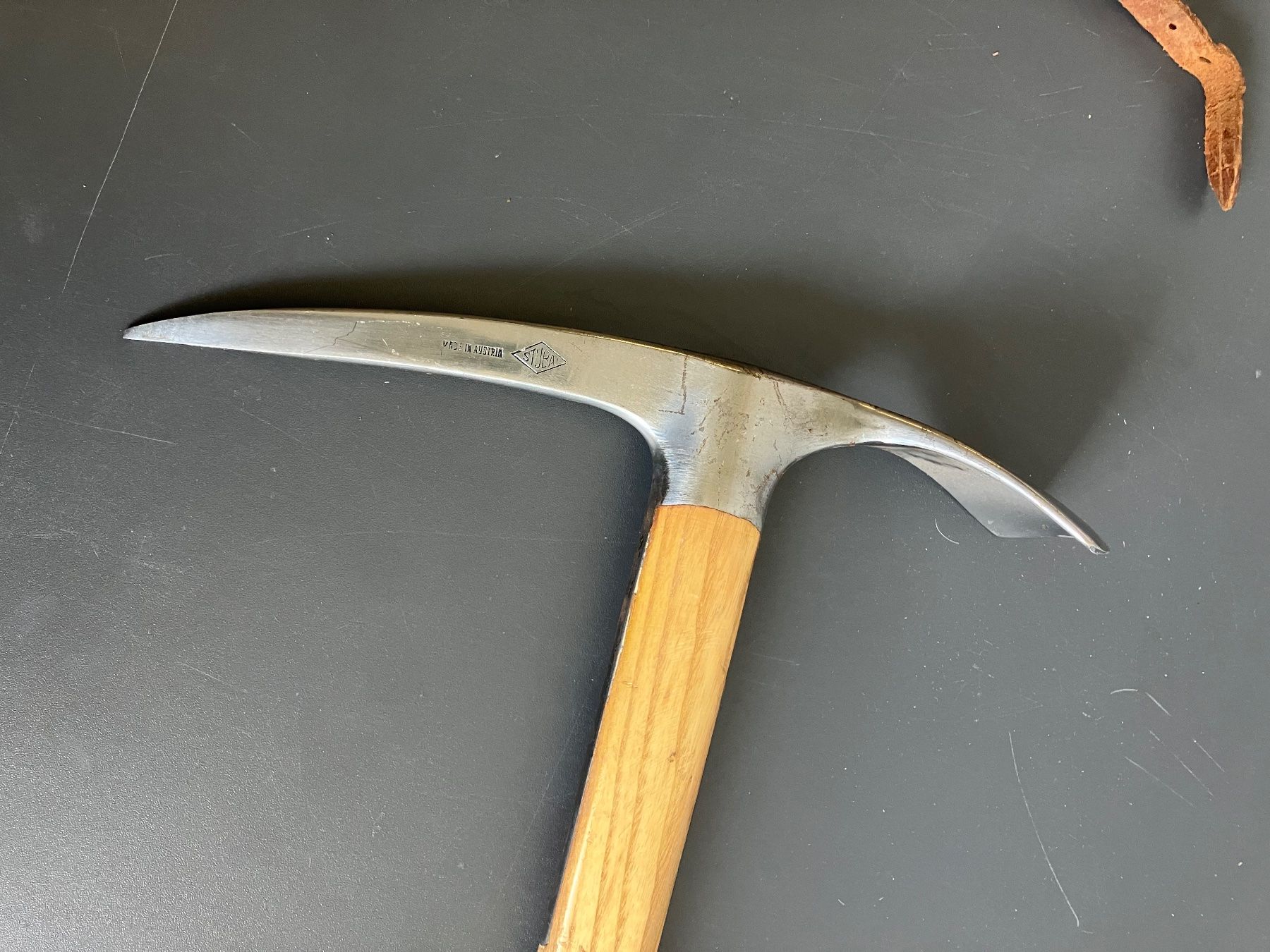 Kletterausrüstungen: STUBAI Eispickel Intersport Vintage – Gebraucht aus Aarburg von Wendepunkt_Fundgrube 3