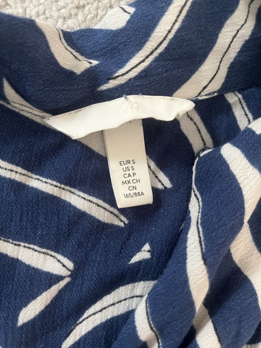 H&M Blusen: Luftige kurzarm Bluse in Blau – Gebraucht aus Zürich von ole_8rwr 1