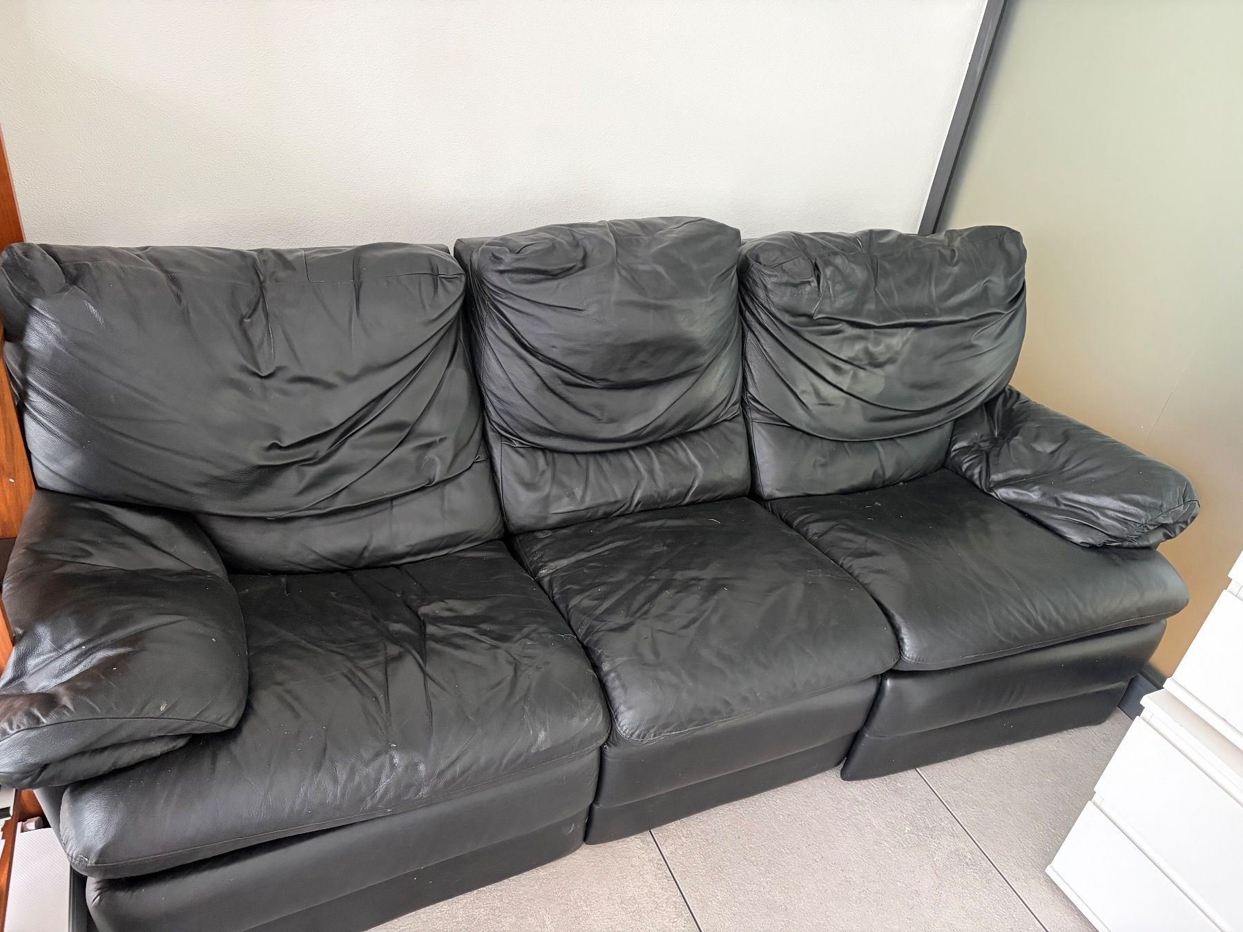 Sofas: Three-Seater Leather Sofa with Reclining Function Used – Gebraucht aus Oberägeri von CJK2023 1