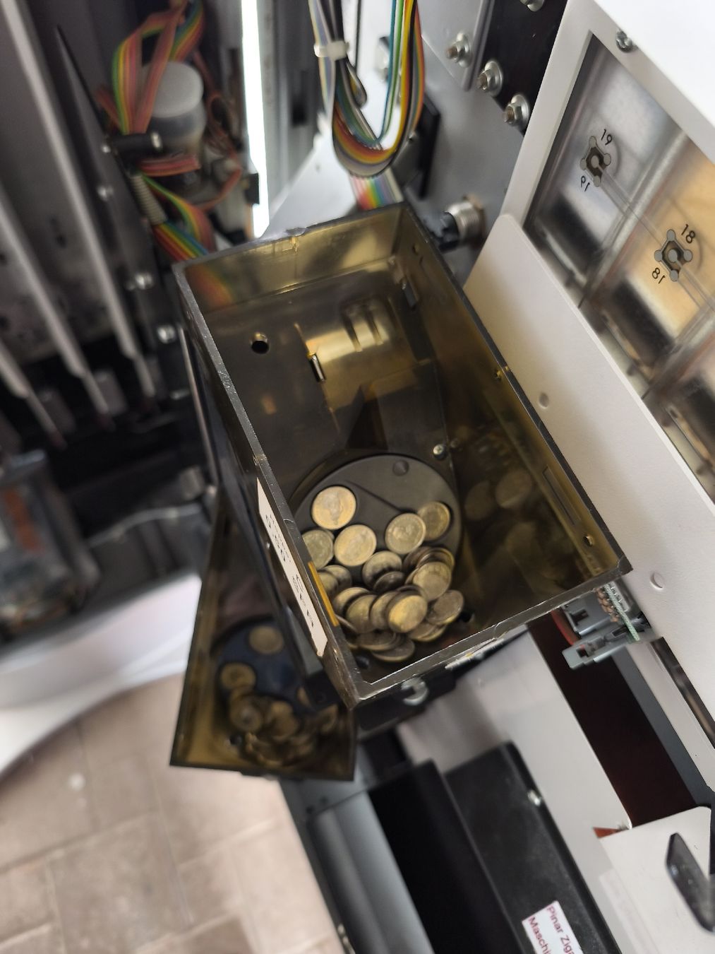 Altro per Gastronomia & Hotel: Zigarettenautomat mit Münz – Usato da Langenthal venduto da Elias11 6