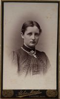 CDV Jean Moeglé, Thun - Frau, Mode, Jugendstil
