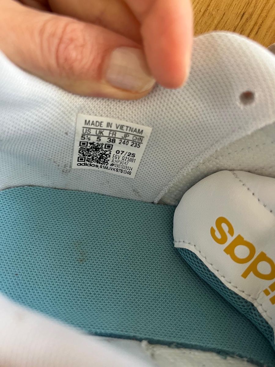 Adidas Herrenschuhe: Adidas Sneakers Grösse 38 – Gebraucht aus Gossau ZH von che_q7f9 3